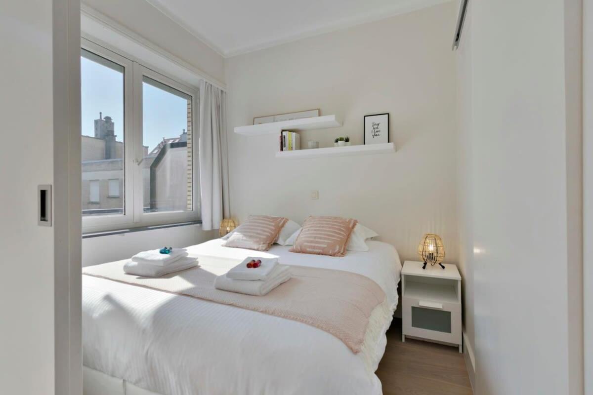 Huswell - Stylish Apartment At The Zeedijk Of Knokke Exterior photo