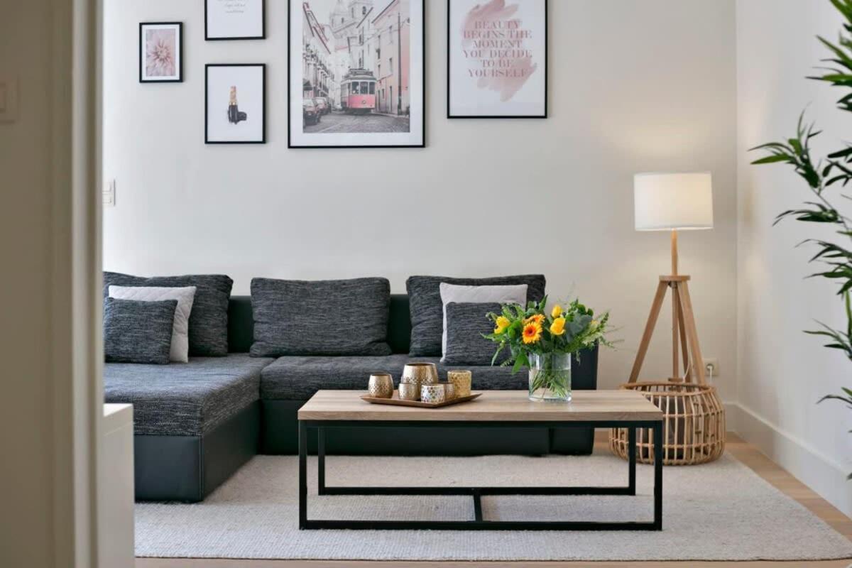 Huswell - Stylish Apartment At The Zeedijk Of Knokke Exterior photo