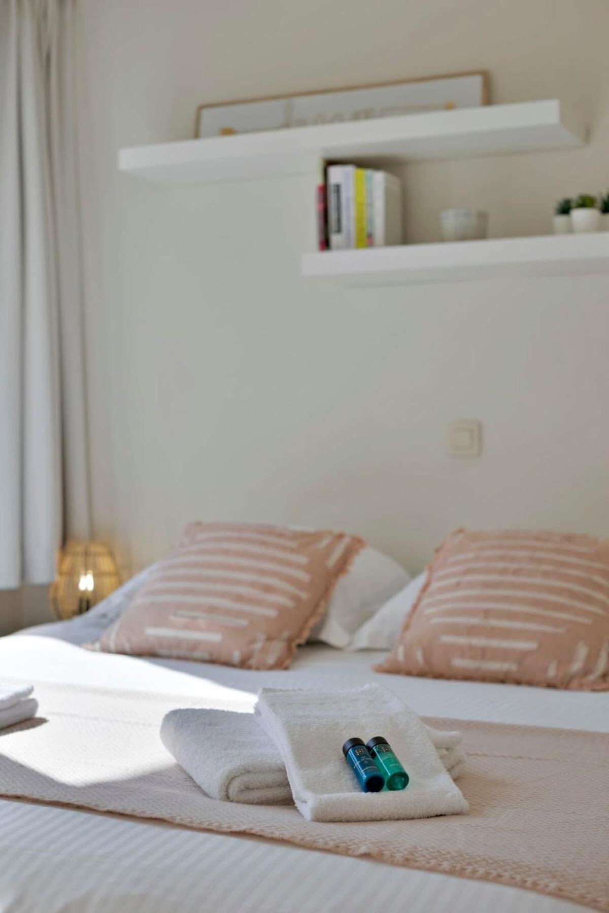 Huswell - Stylish Apartment At The Zeedijk Of Knokke Exterior photo